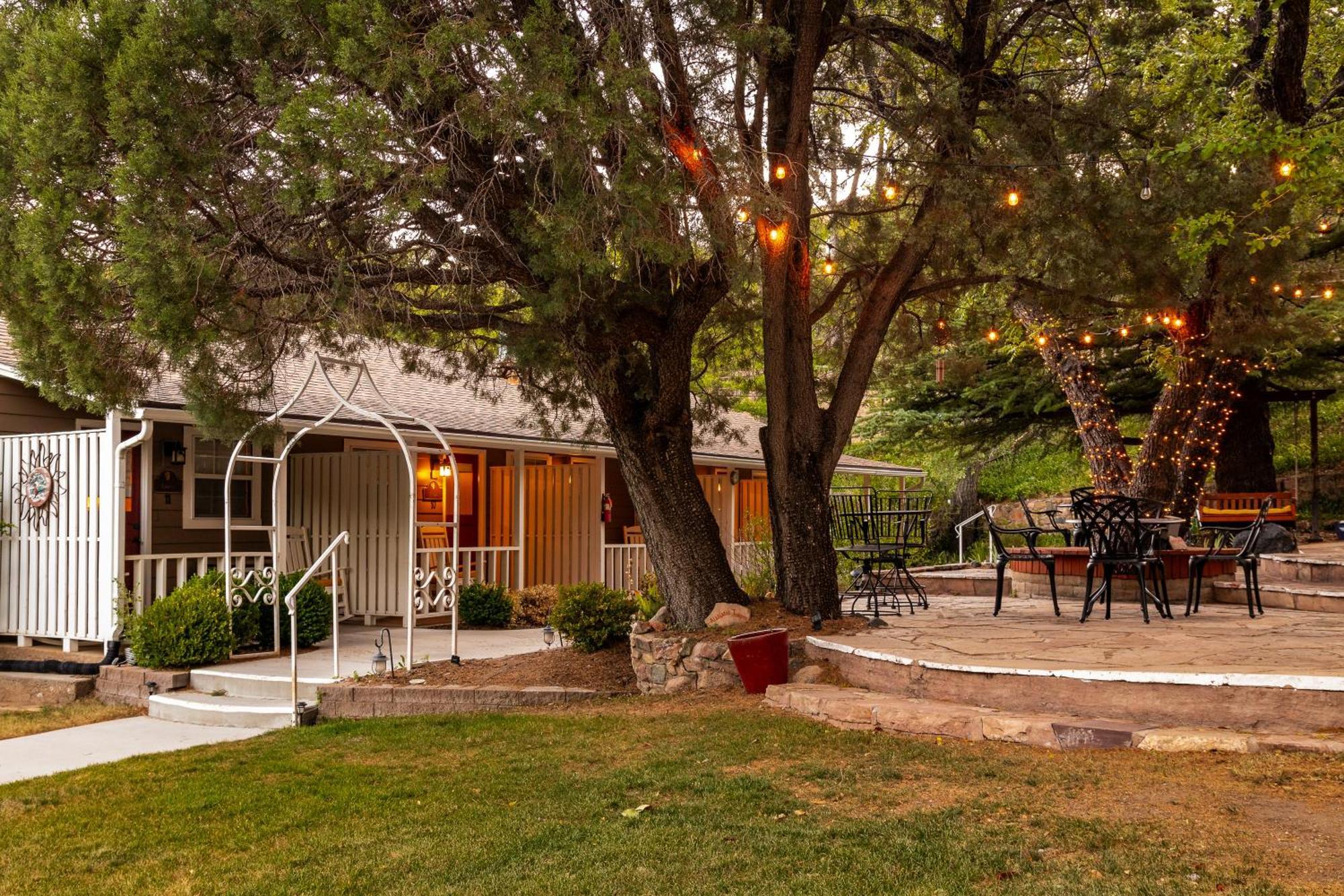 Pines Hotel 4*