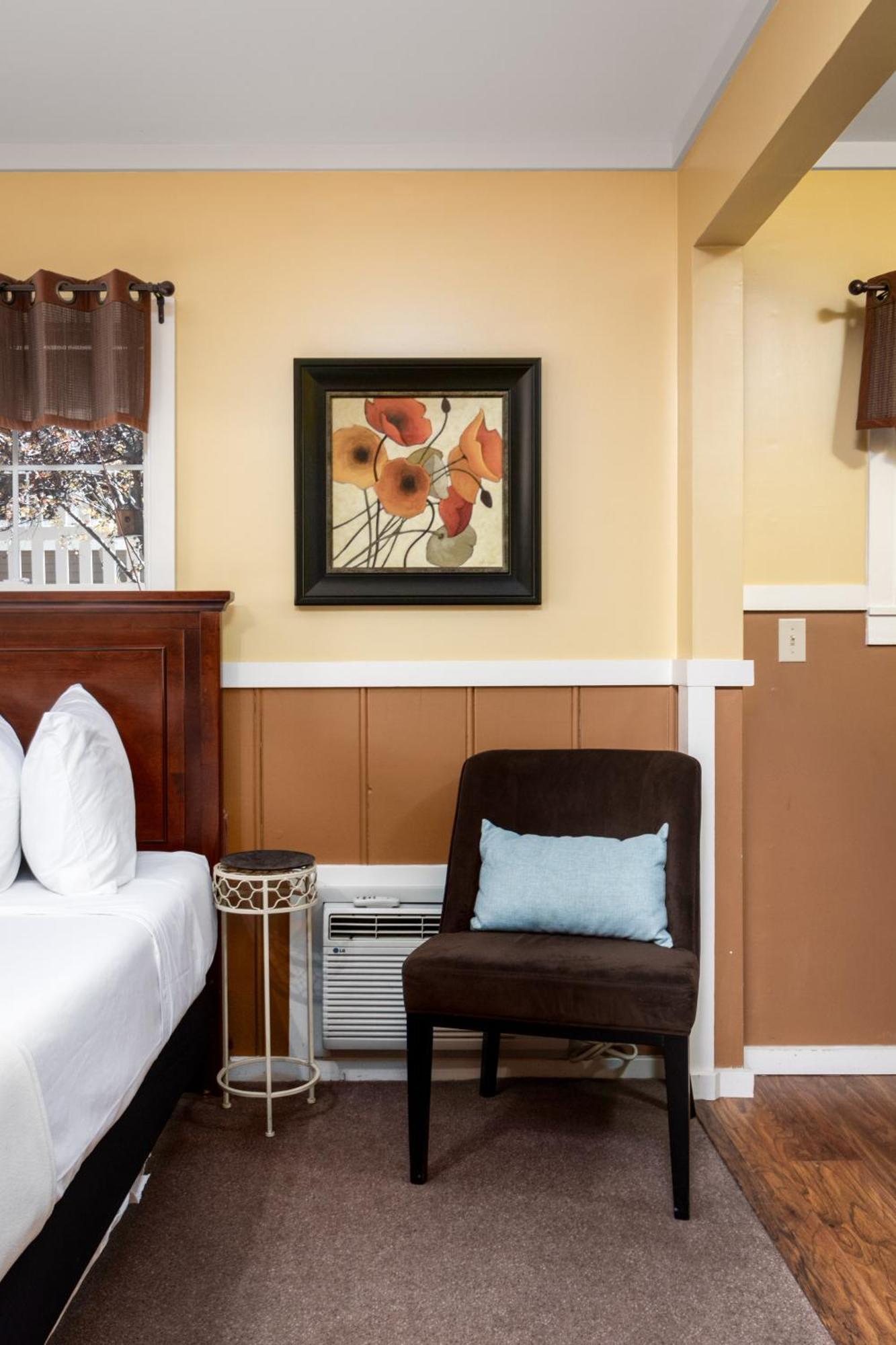Pines Hotel