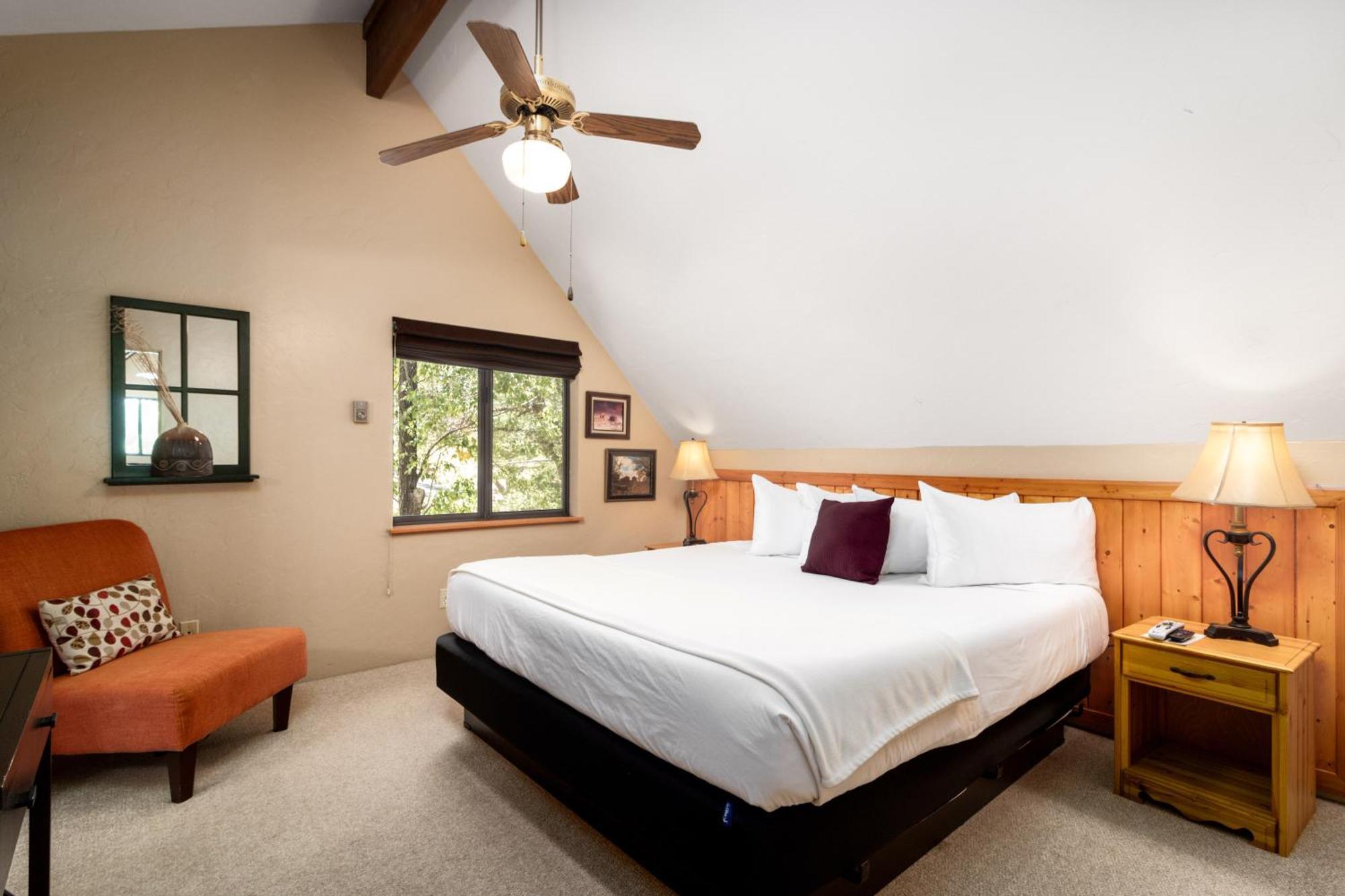 Hotel Pines